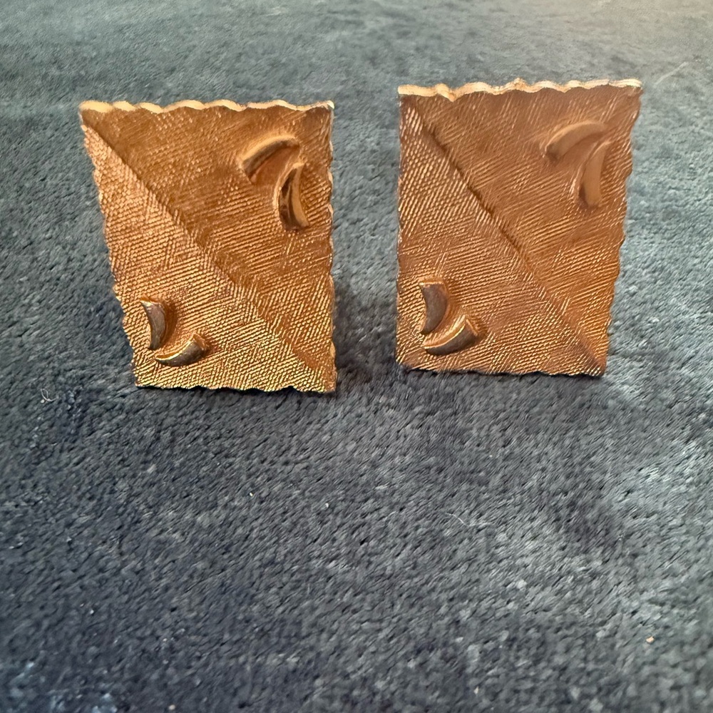 Gold Textured Cuff Links